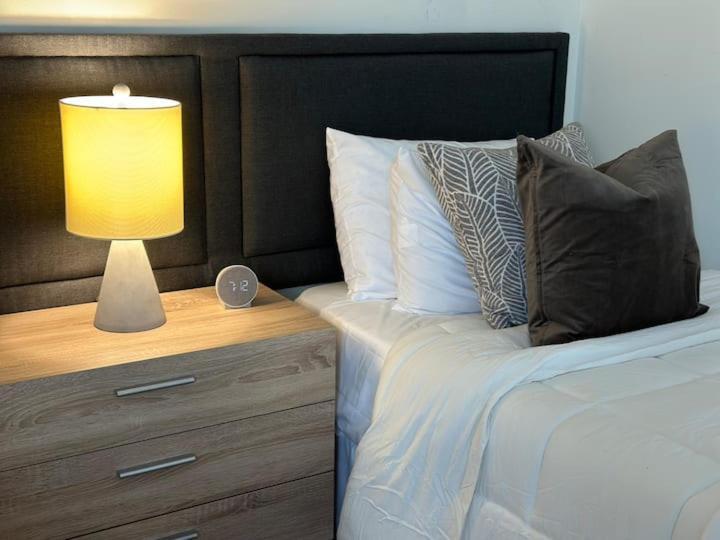 Vine City Home - Duplex - 3 Mins From Gwcc & Mercedes- Benz Stadium Атланта Екстер'єр фото